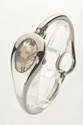 Nicht das Ziffernblatt, welches ich bei dieser Uhr favorisiere. Aber das Design ist absolut klasse. Nicht das Ziffernblatt, welches ich bei dieser Uhr favorisiere. Aber das Design ist absolut klasse.